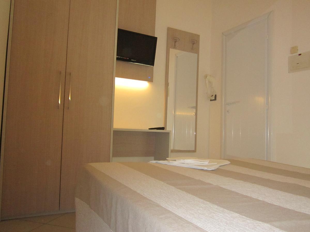 Hotel Andrea'S Rimini Exterior photo