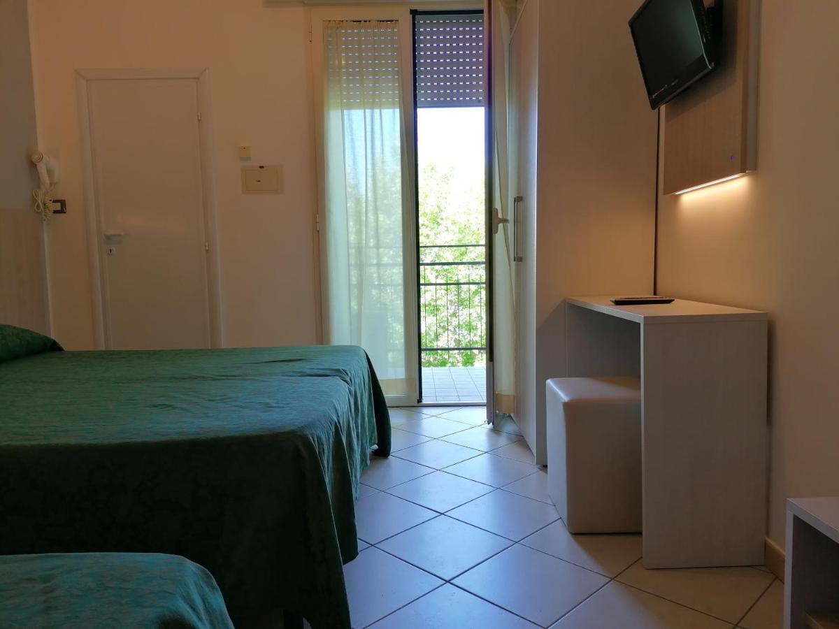 Hotel Andrea'S Rimini Exterior photo