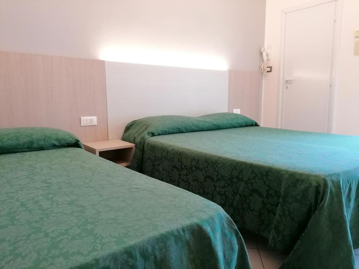Hotel Andrea'S Rimini Exterior photo